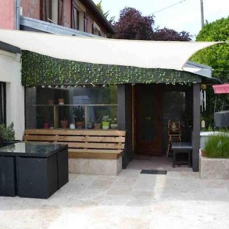 Leleka Hostel Esbly Exterior foto